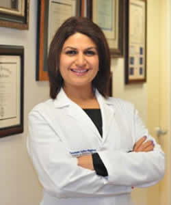 赛达格特医生（Dr. Sedaghat Debora, M.D.）